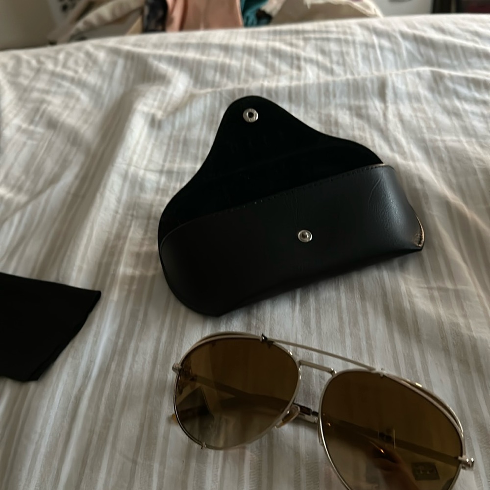 Diff eyewear sunglasses Khloe Kardashian collar with case!